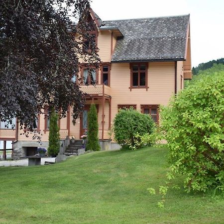 Hotel Dosen Gard Luster Exterior foto